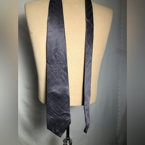 Mens Gray Tie. George Machado.
